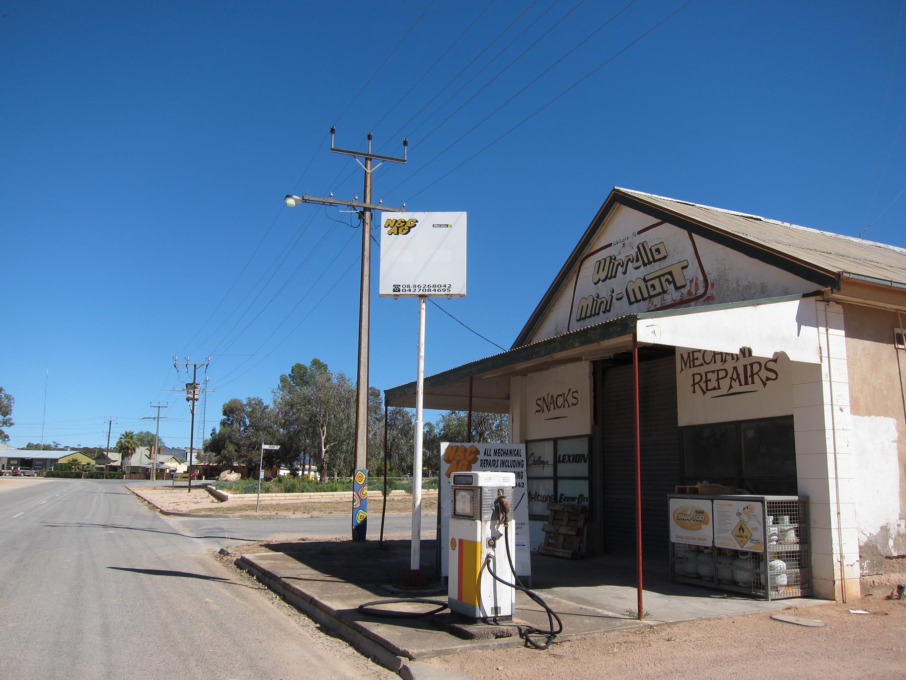 Full-service petrol station